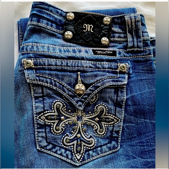 Authentic Y2K miss me jeans . They are super cute and trendy. - Picture 2 of 4